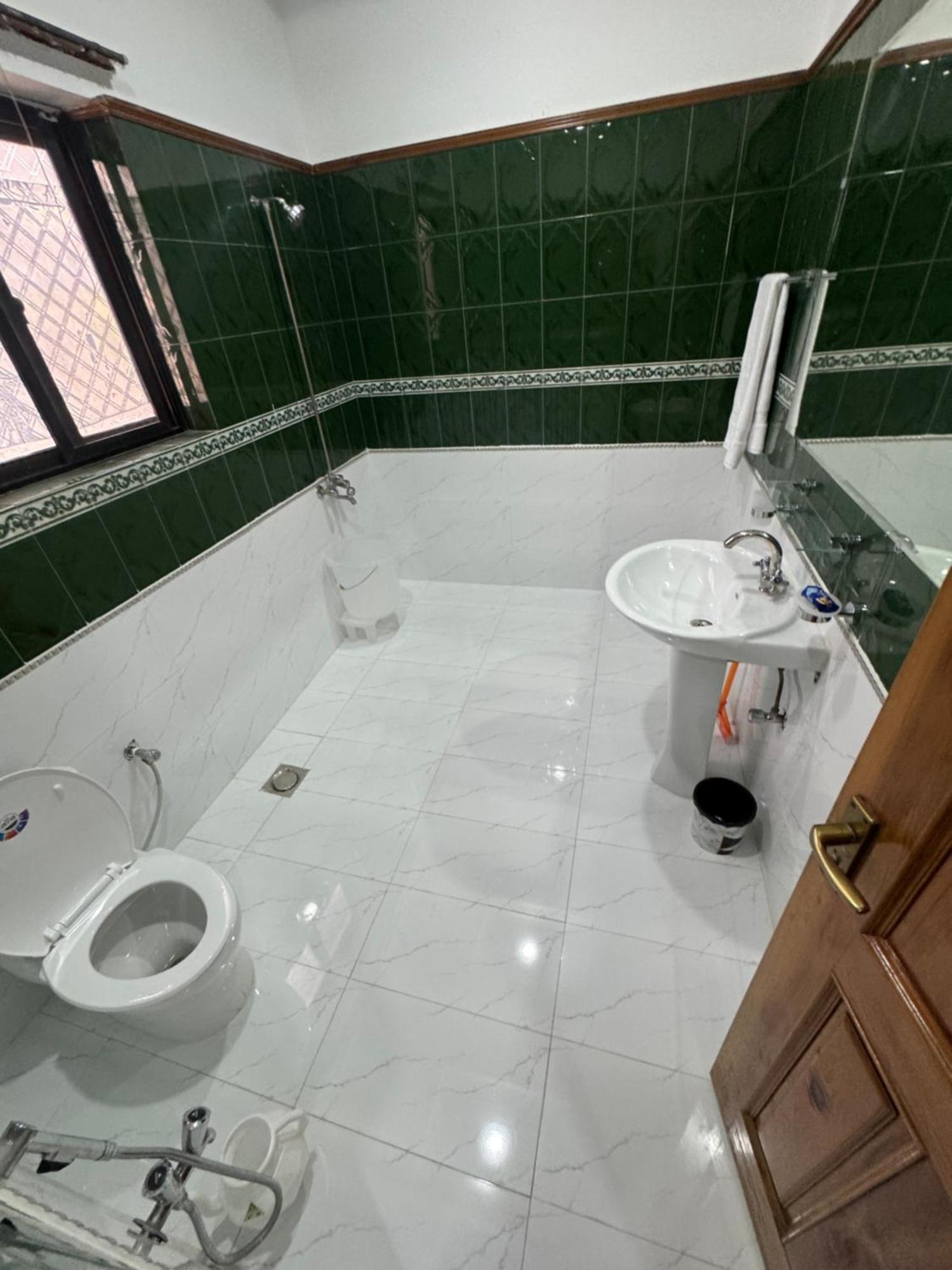 Royal Executive Inn Guest House Islamabad Ngoại thất bức ảnh