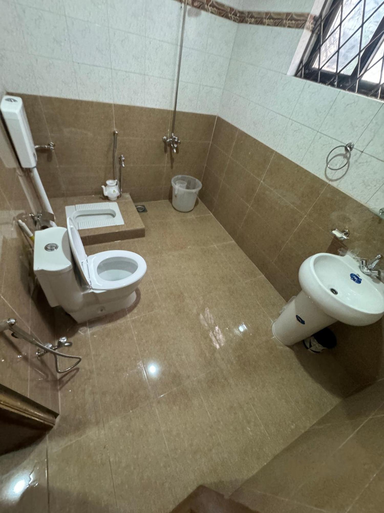 Royal Executive Inn Guest House Islamabad Ngoại thất bức ảnh